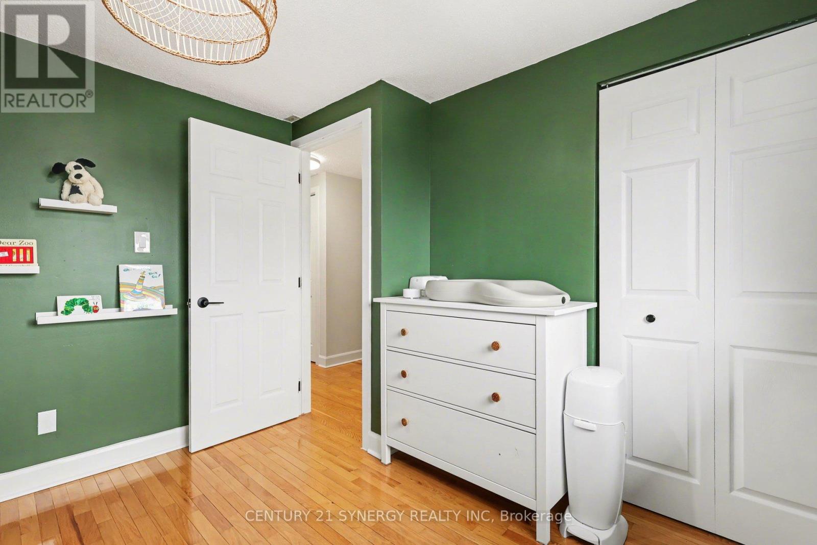 771 Vinette Crescent