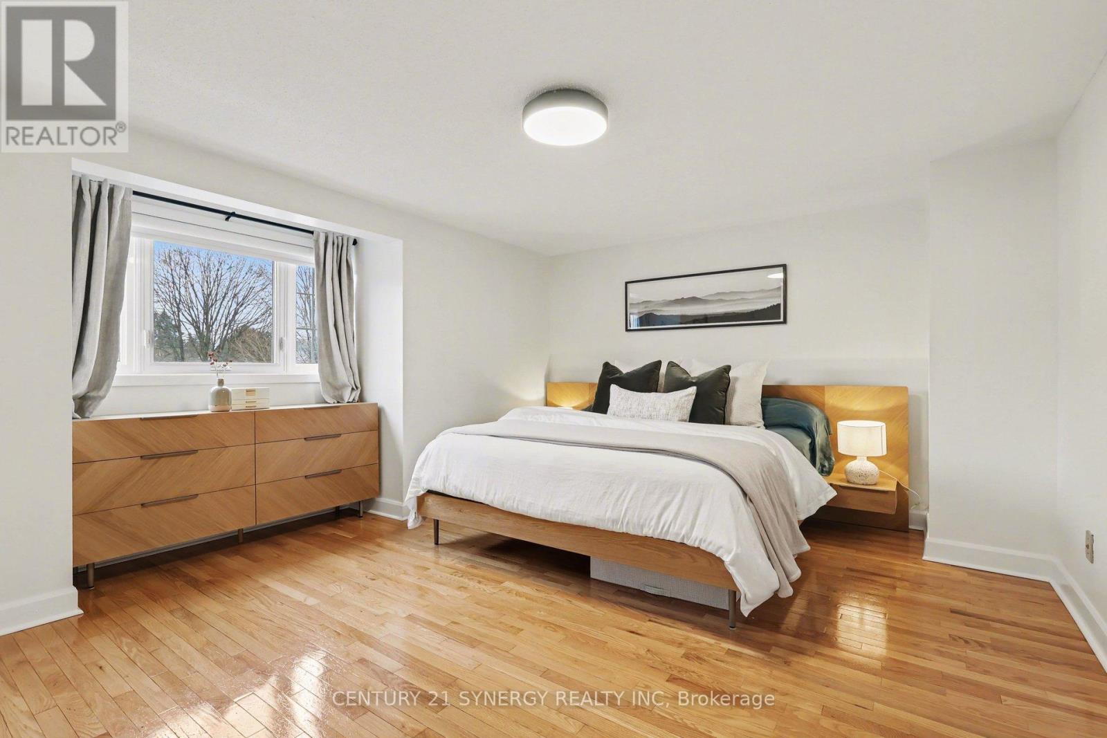 771 Vinette Crescent