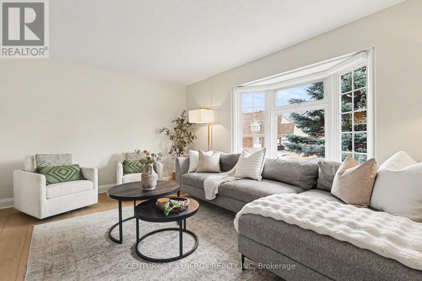 771 Vinette Crescent