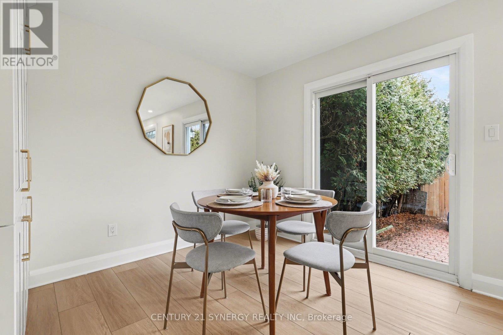 771 Vinette Crescent