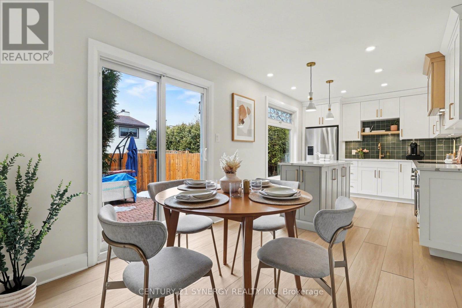 771 Vinette Crescent