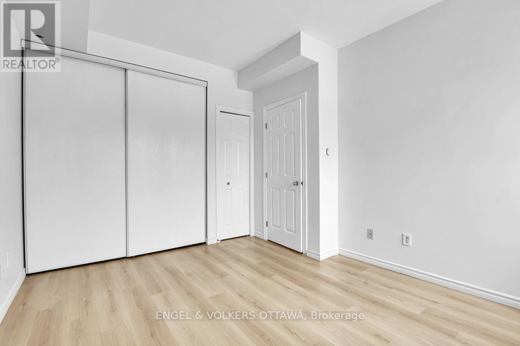 5 - 165 Waterbridge Drive