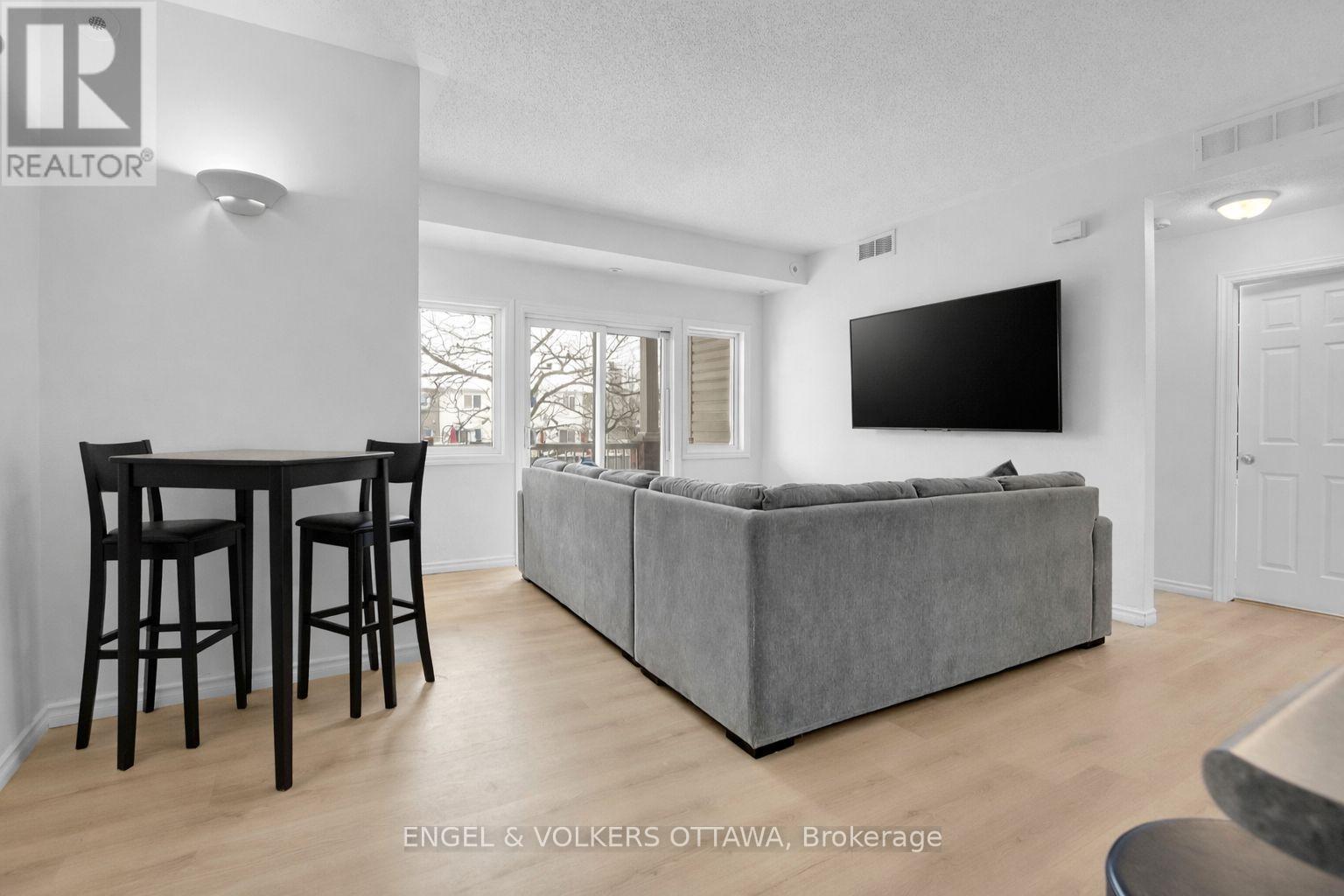 5 - 165 Waterbridge Drive