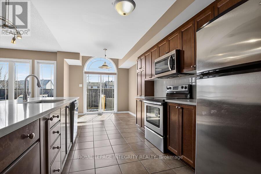 672 Pepperville Crescent E