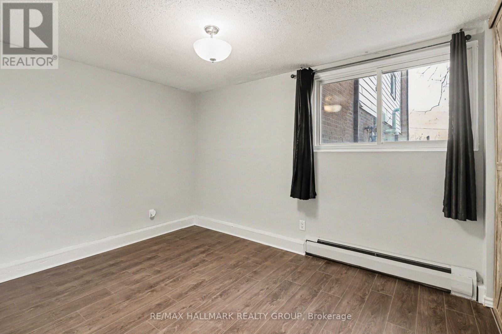 2 - 898 Elmsmere Road