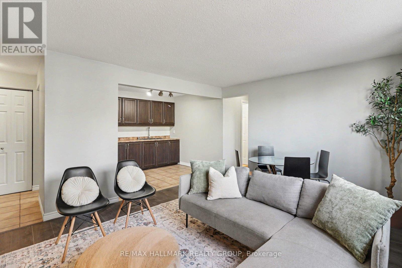 2 - 898 Elmsmere Road