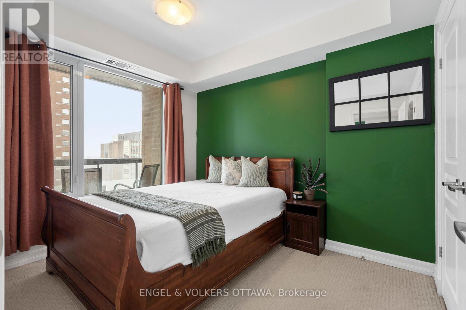 811 - 238 Besserer Street