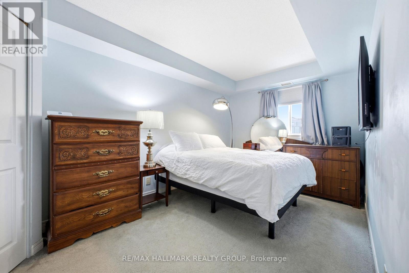 Ph13 - 429 Somerset Street W