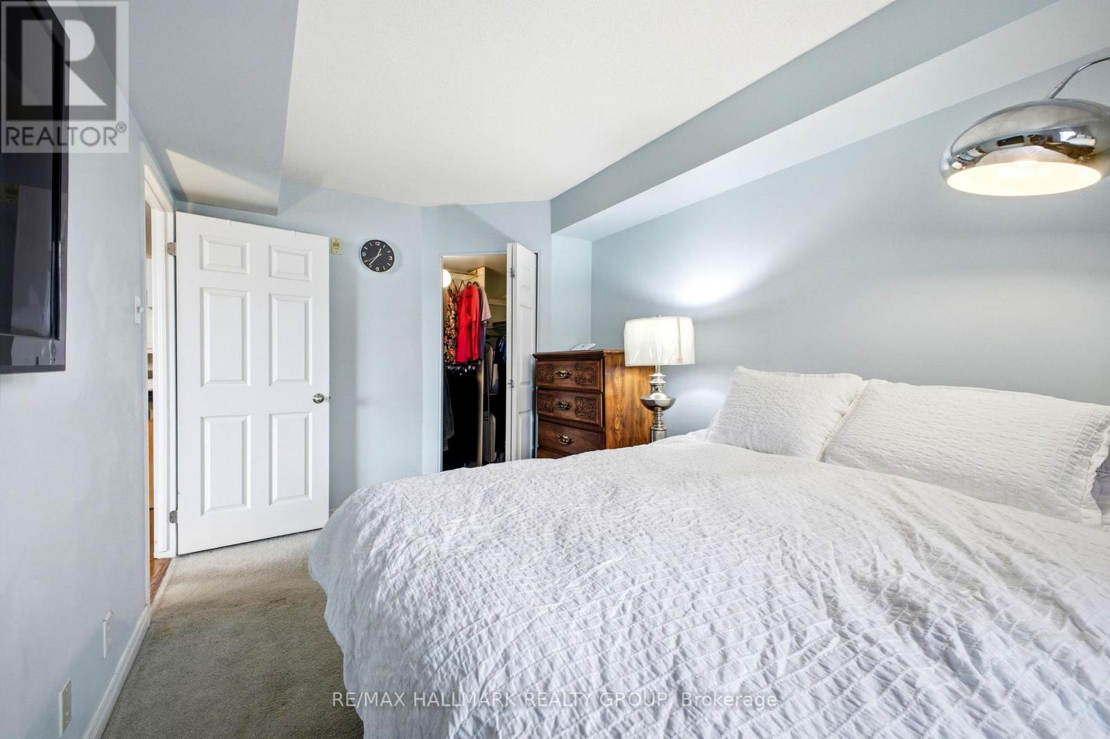 Ph13 - 429 Somerset Street W