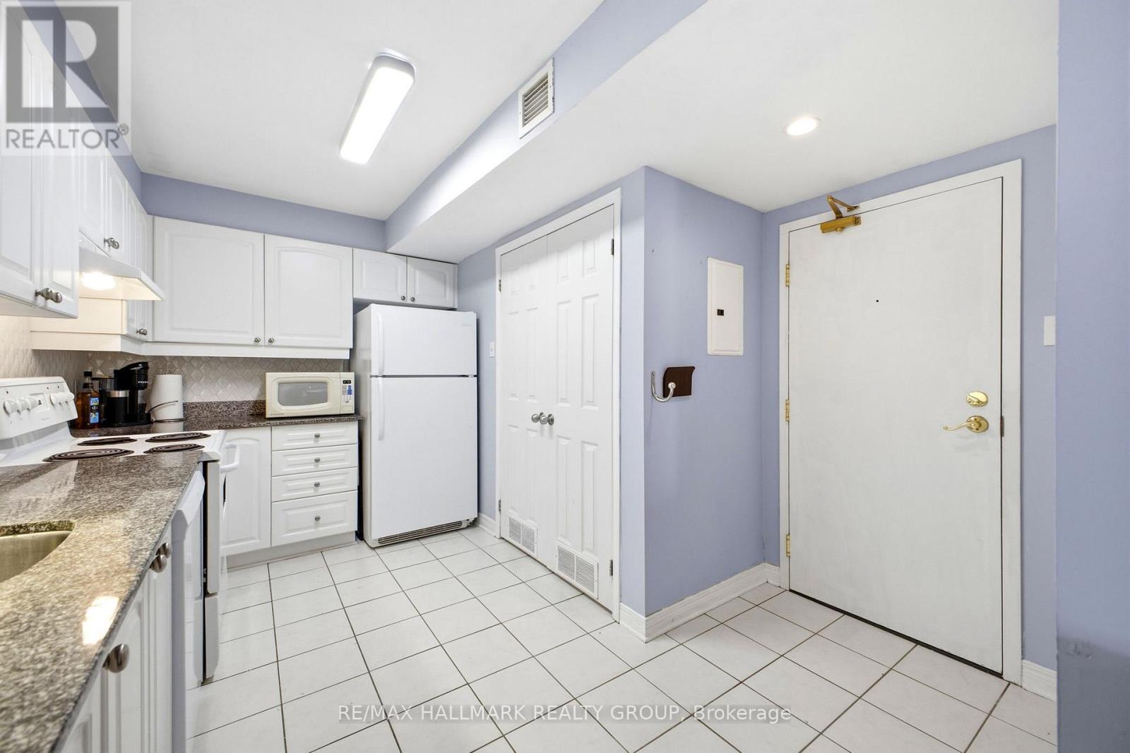 Ph13 - 429 Somerset Street W