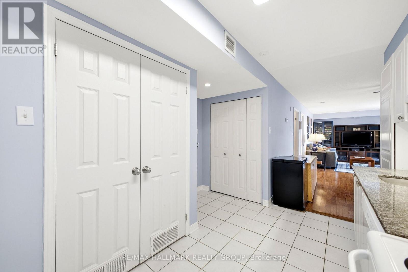 Ph13 - 429 Somerset Street W