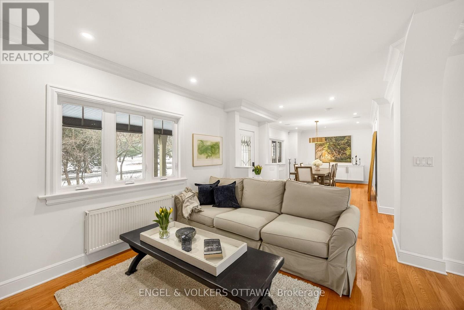 498 Queen Elizabeth Drive