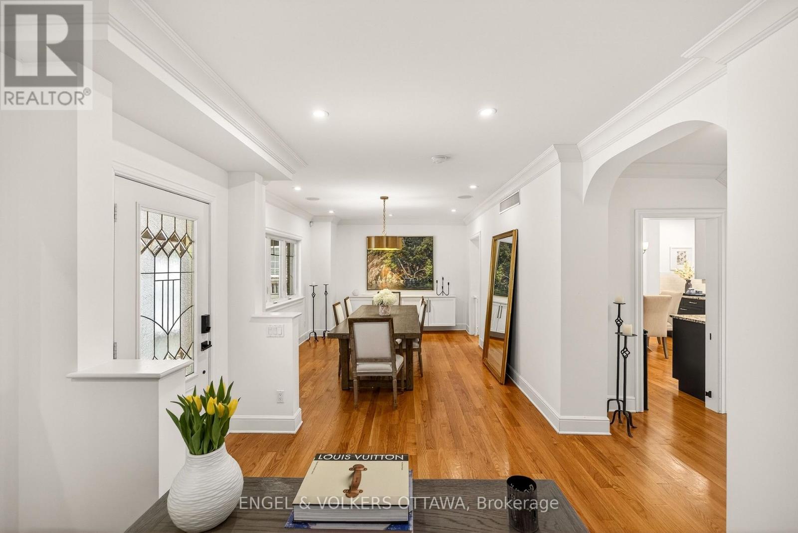 498 Queen Elizabeth Drive