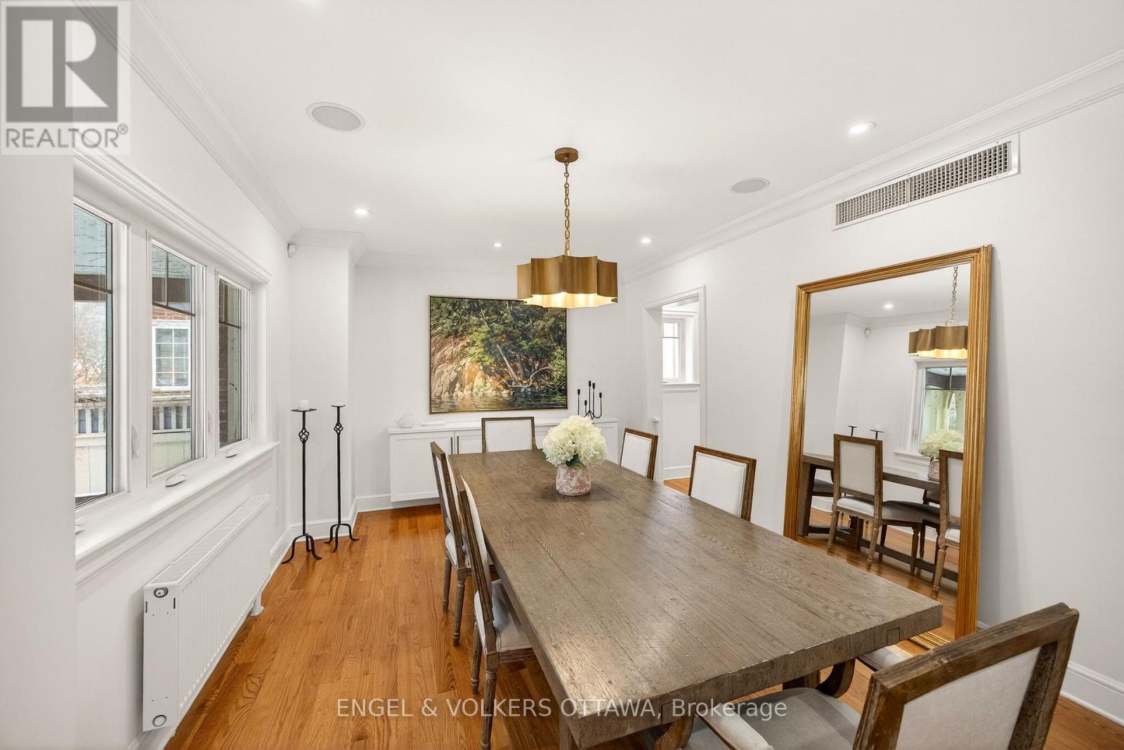 498 Queen Elizabeth Drive