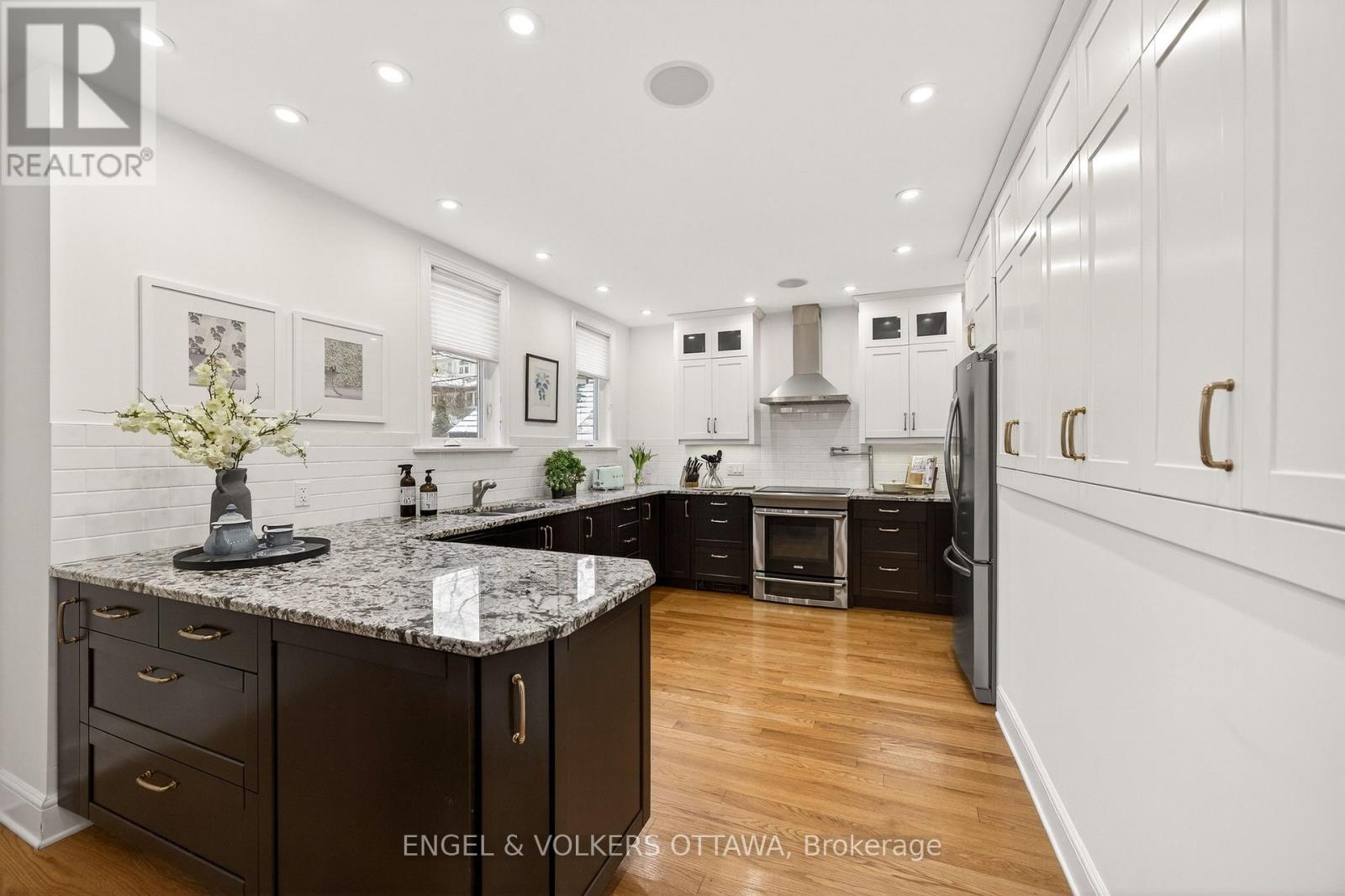 498 Queen Elizabeth Drive