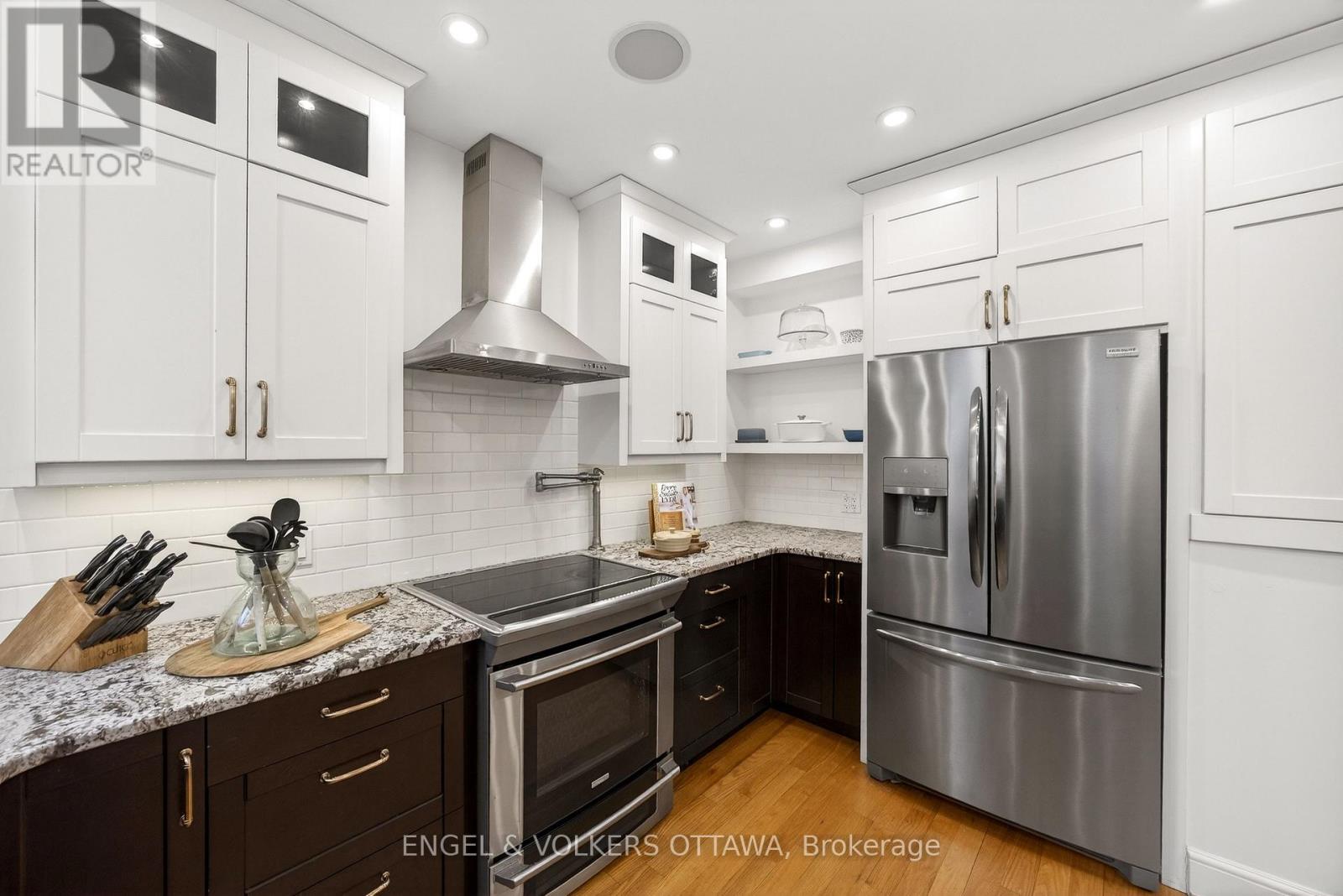 498 Queen Elizabeth Drive