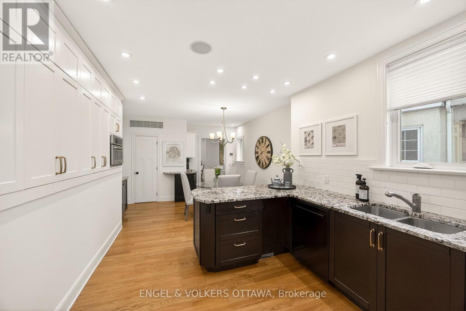 498 Queen Elizabeth Drive