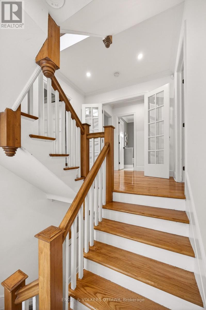 498 Queen Elizabeth Drive