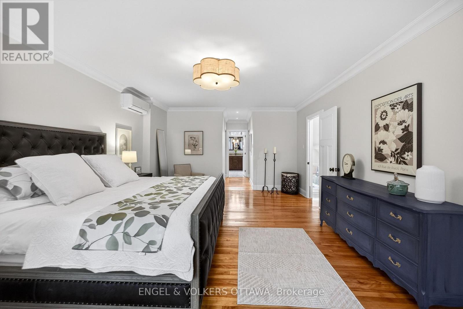 498 Queen Elizabeth Drive