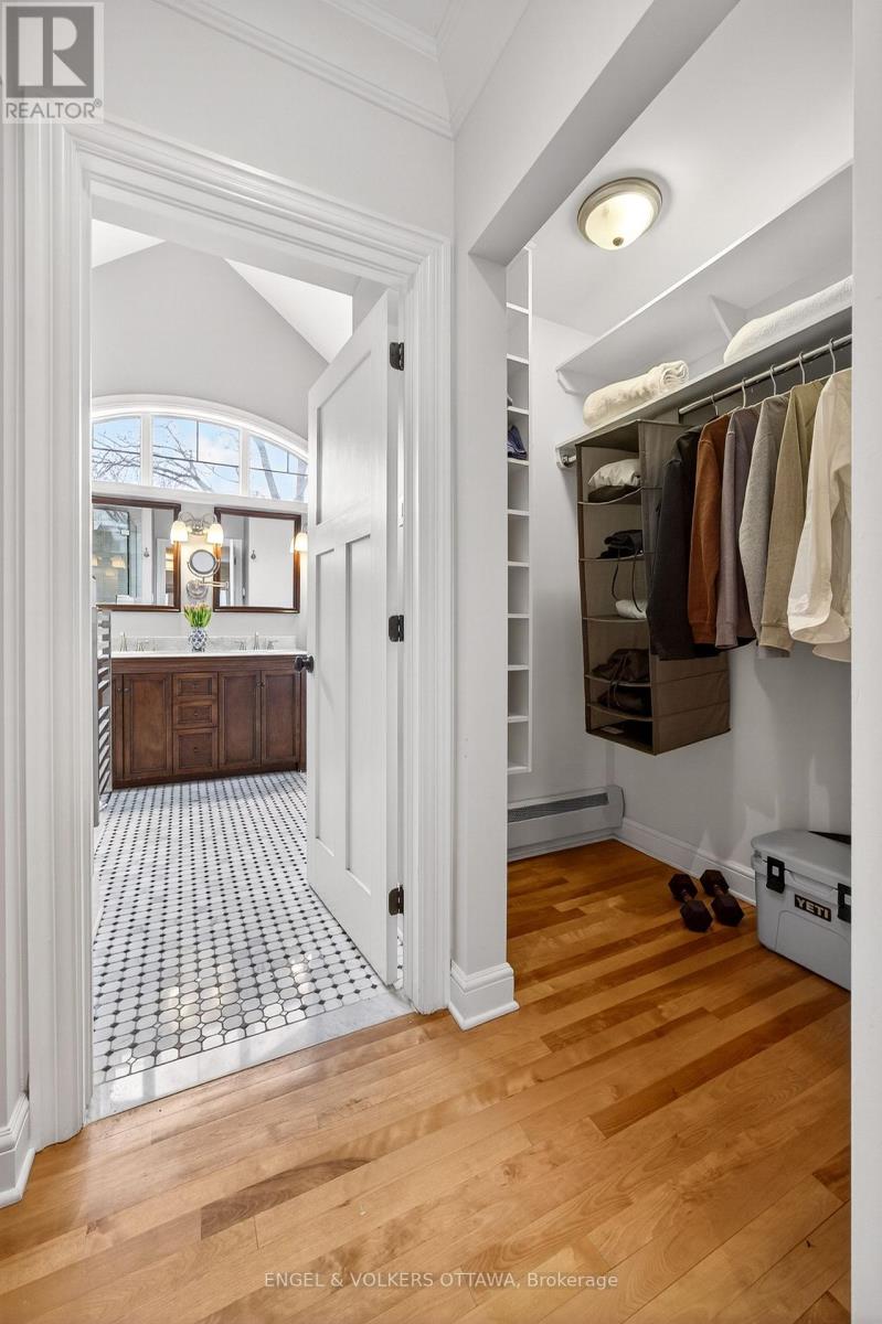 498 Queen Elizabeth Drive