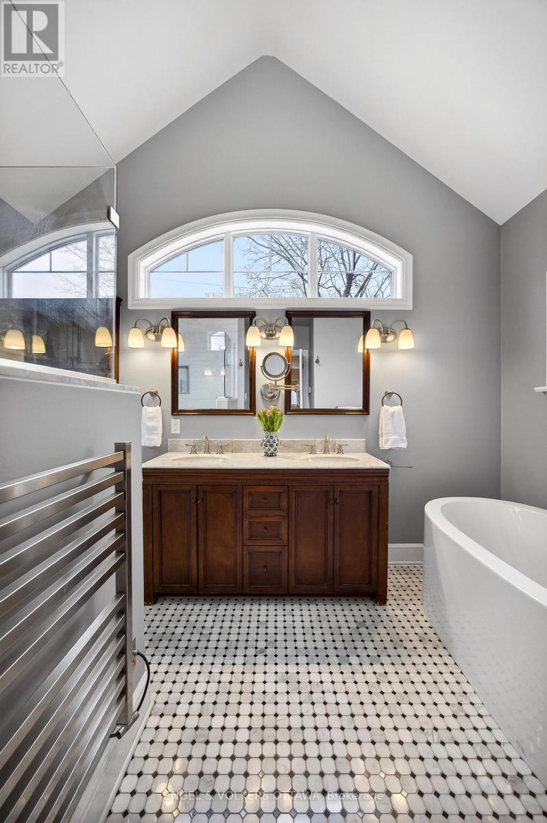 498 Queen Elizabeth Drive