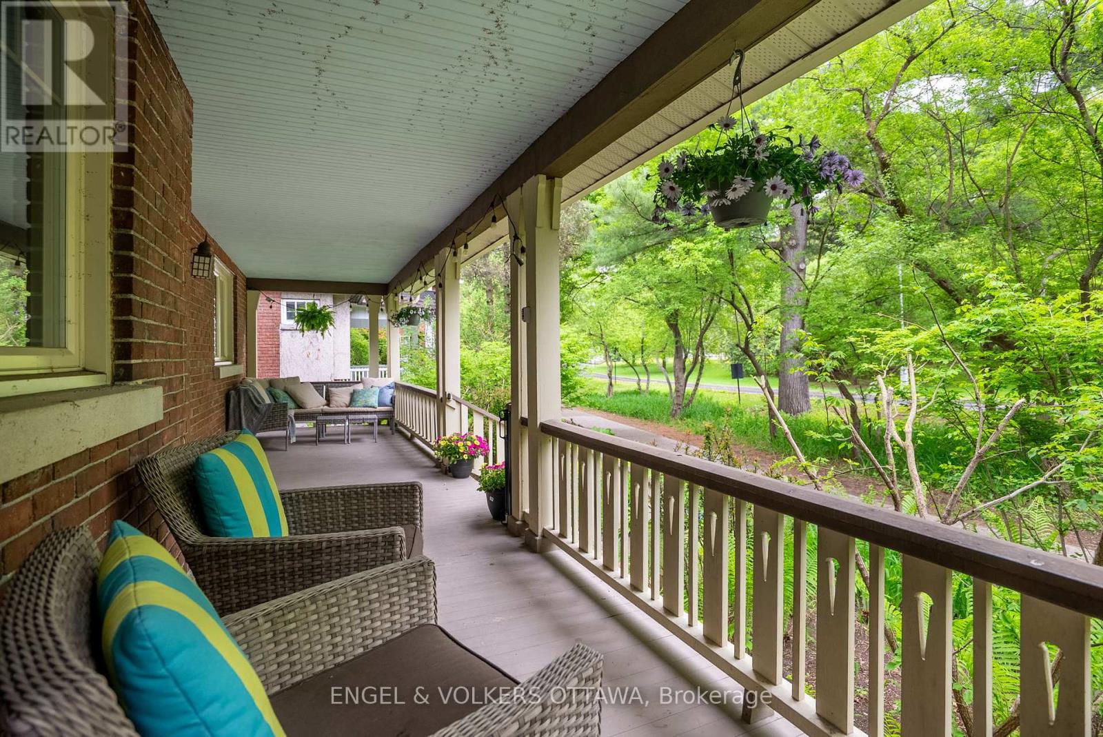 498 Queen Elizabeth Drive