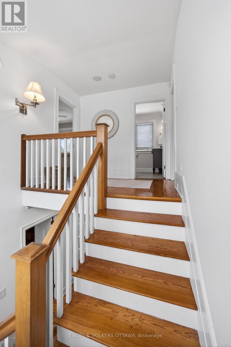 498 Queen Elizabeth Drive