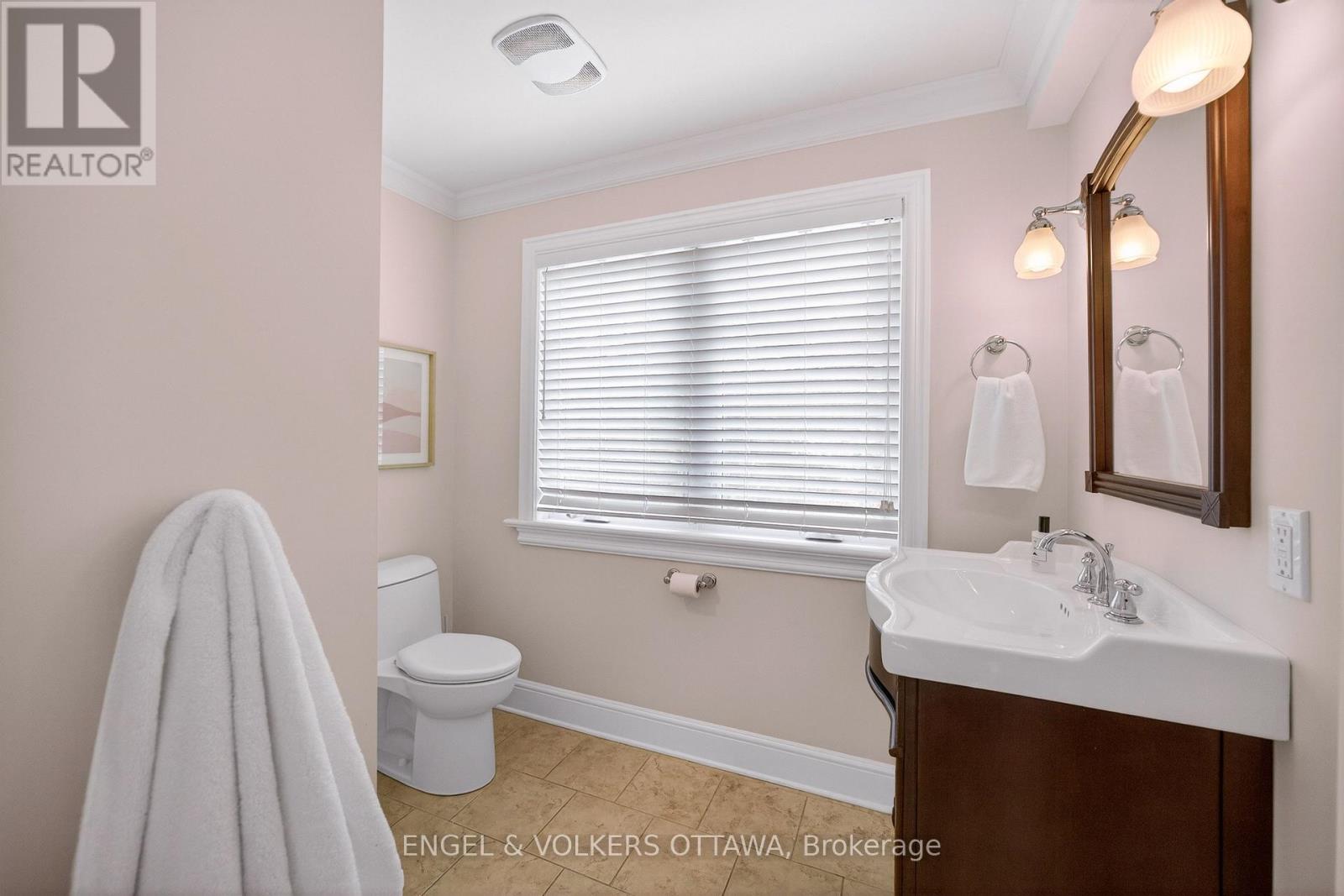 498 Queen Elizabeth Drive