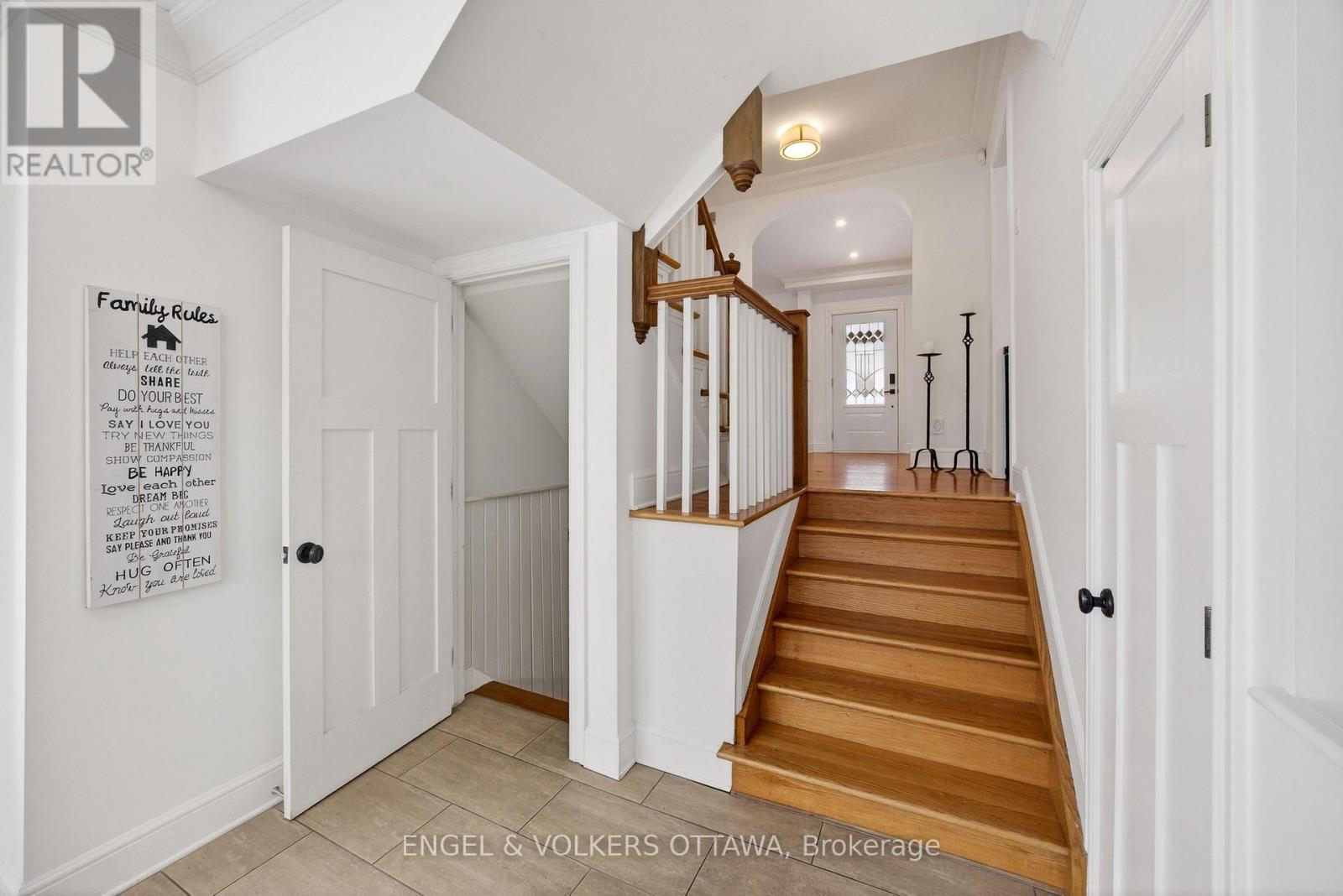 498 Queen Elizabeth Drive