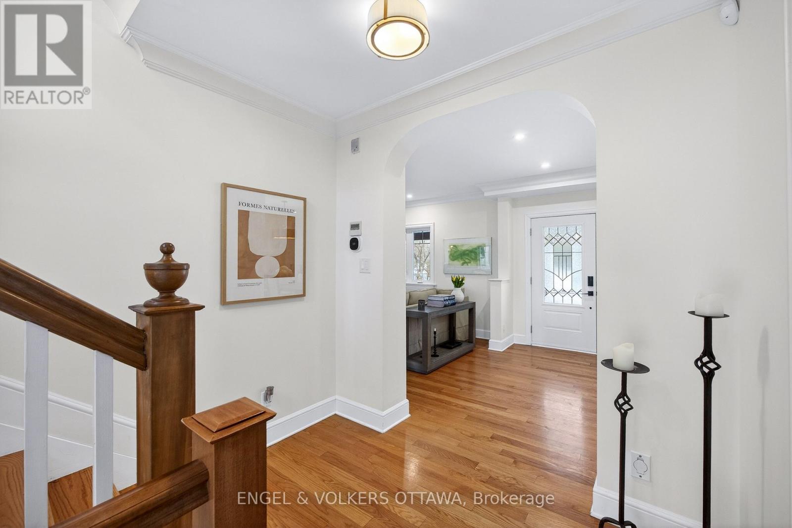 498 Queen Elizabeth Drive