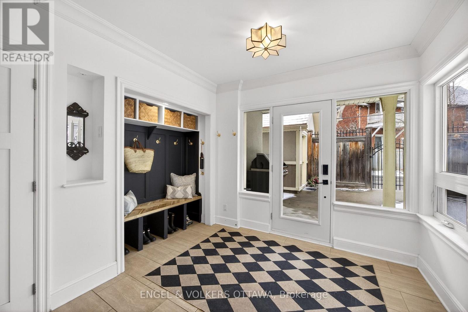 498 Queen Elizabeth Drive