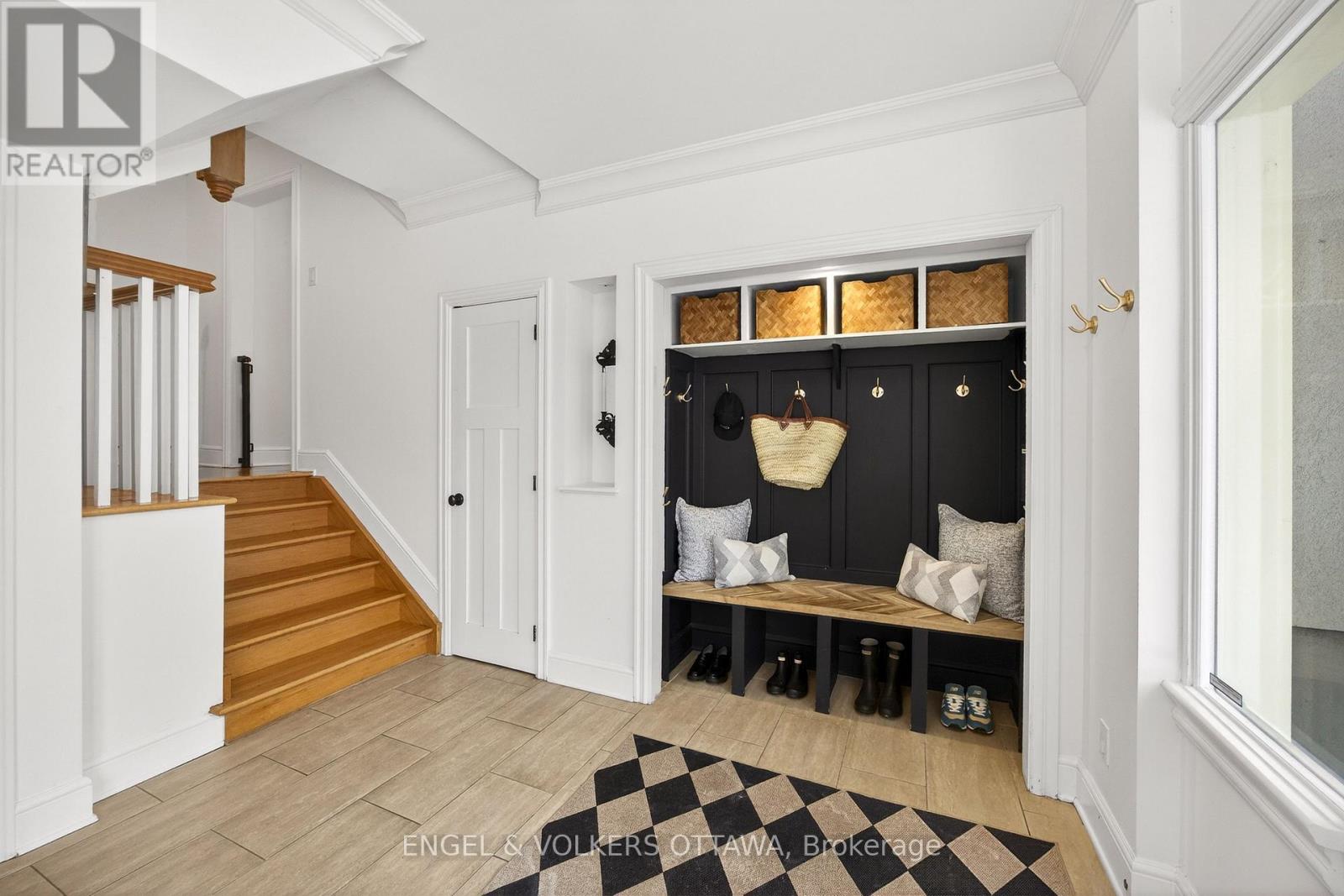 498 Queen Elizabeth Drive