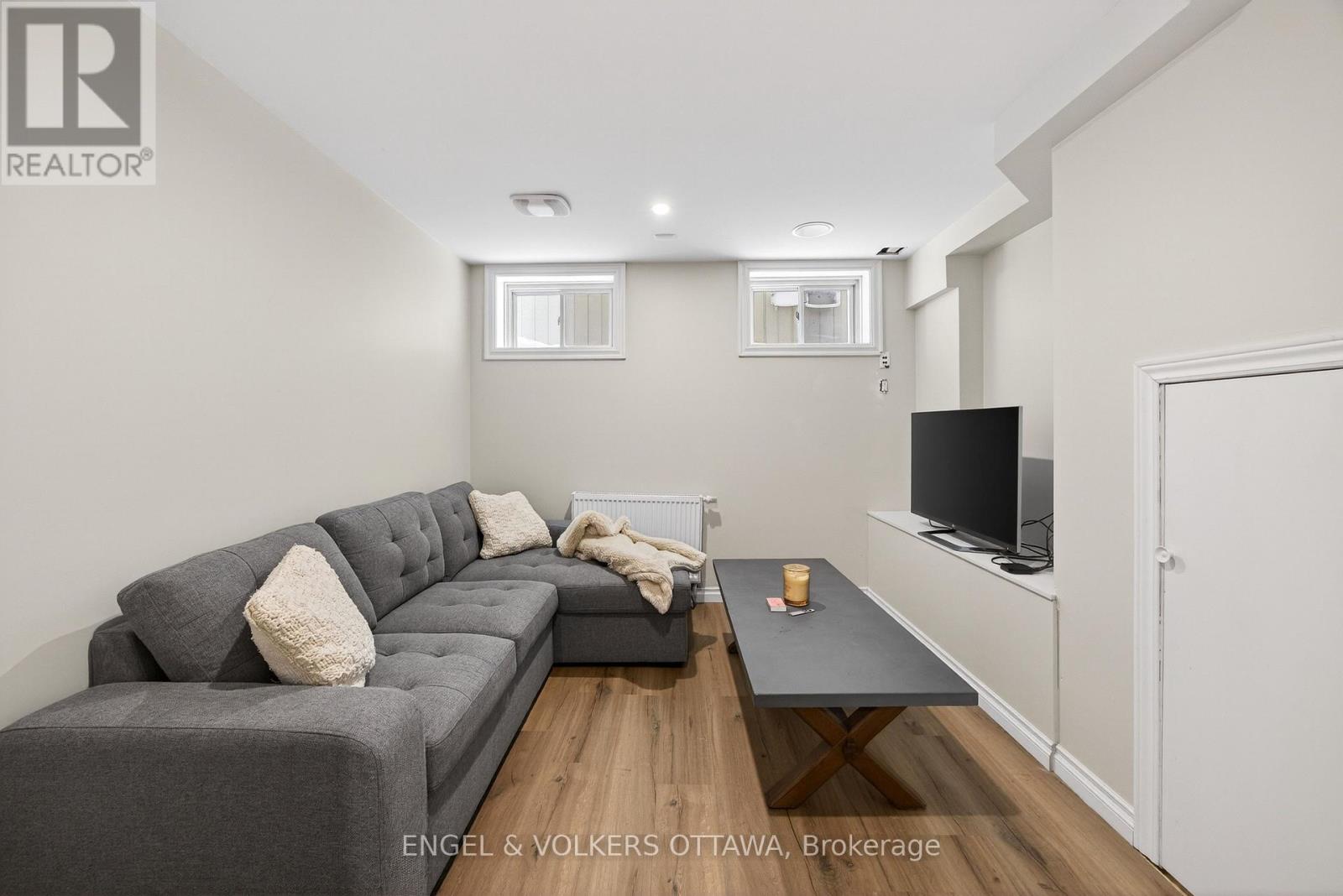 498 Queen Elizabeth Drive