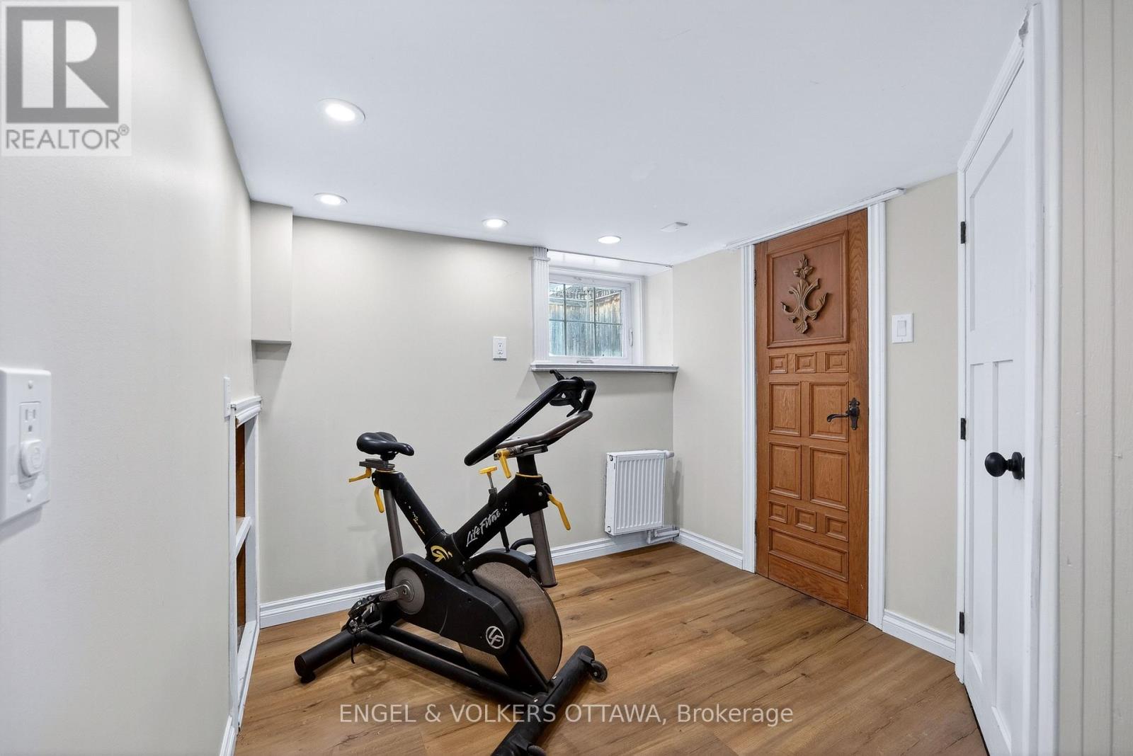 498 Queen Elizabeth Drive