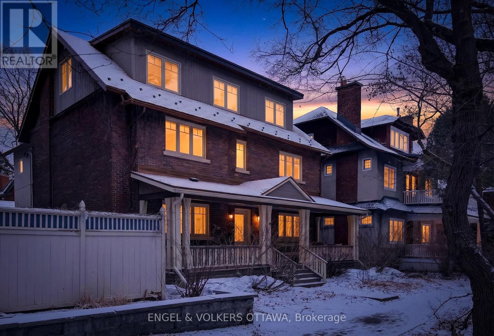 498 Queen Elizabeth Drive