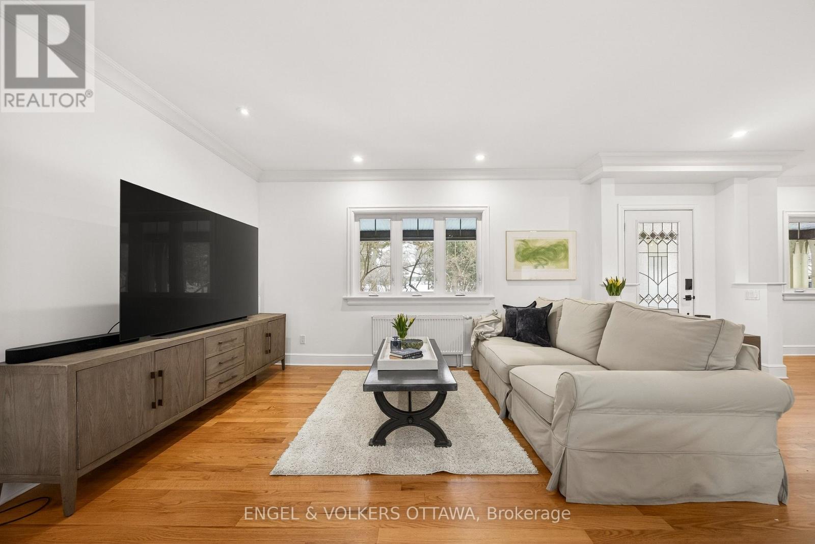 498 Queen Elizabeth Drive