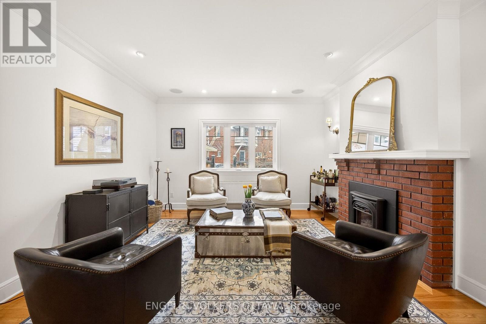 498 Queen Elizabeth Drive