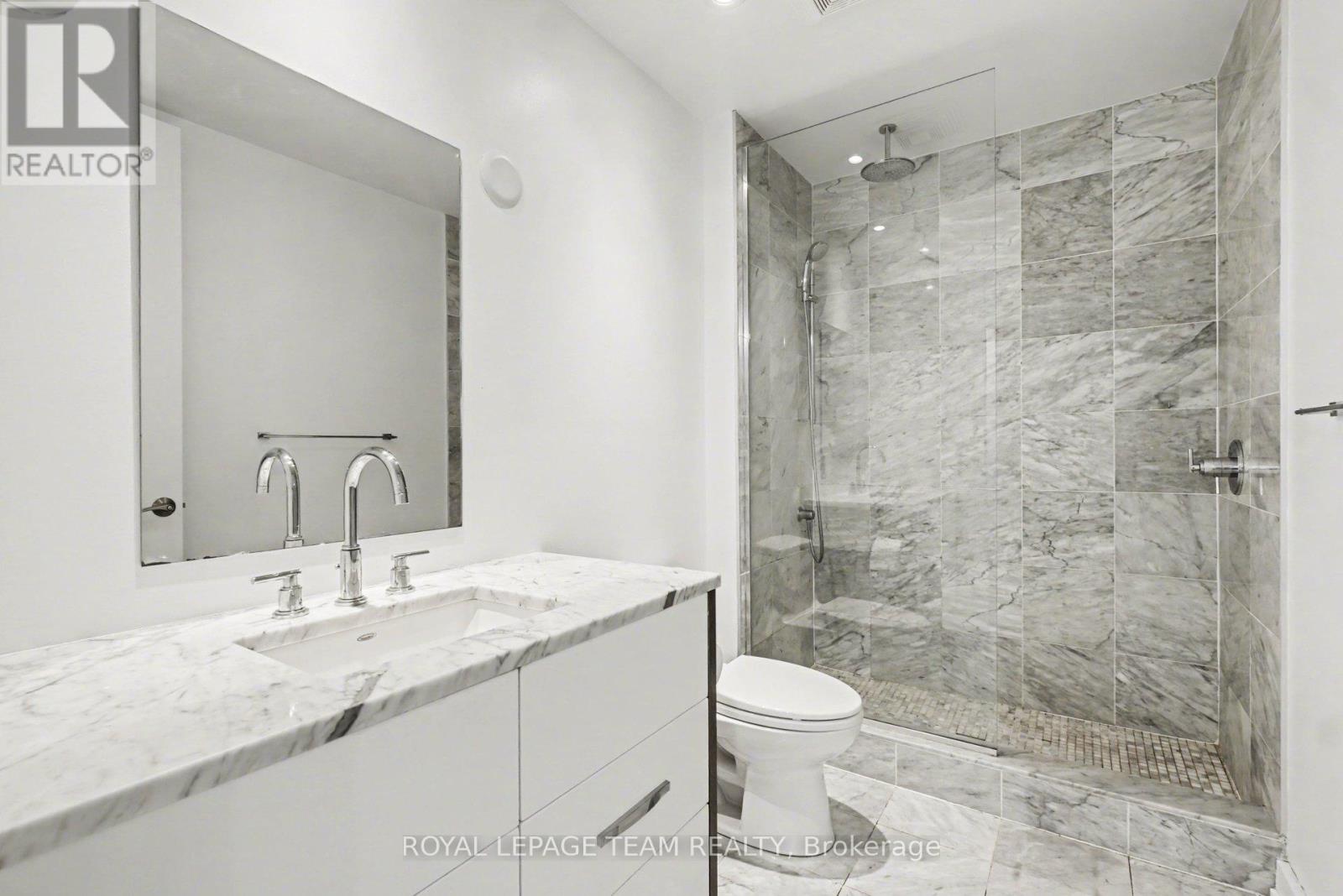 406 - 111 Champagne Avenue S