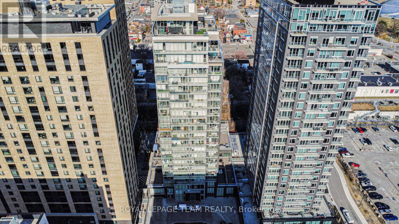 406 - 111 Champagne Avenue S