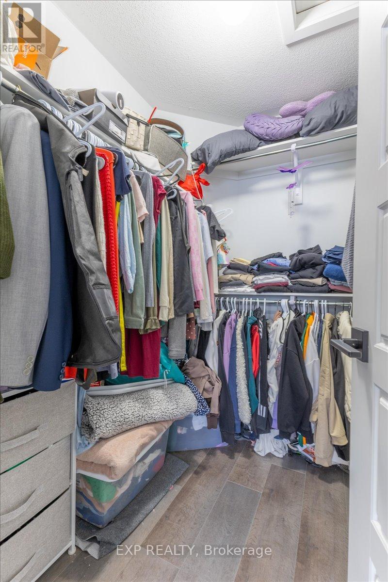 297 Billrian Crescent