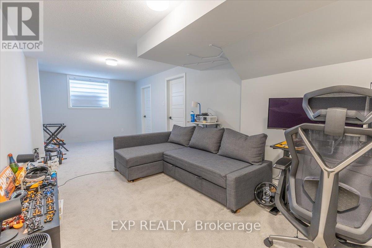 297 Billrian Crescent