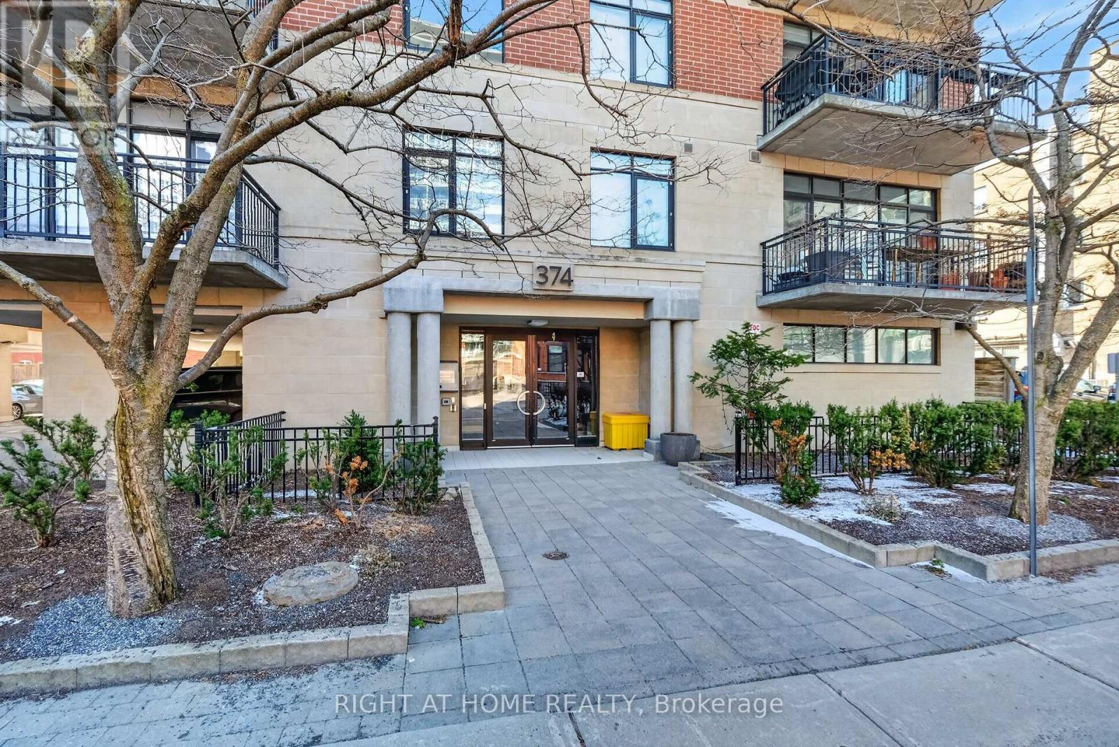 901 - 374 Cooper Street