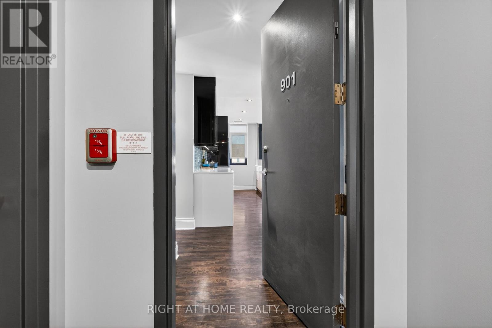 901 - 374 Cooper Street