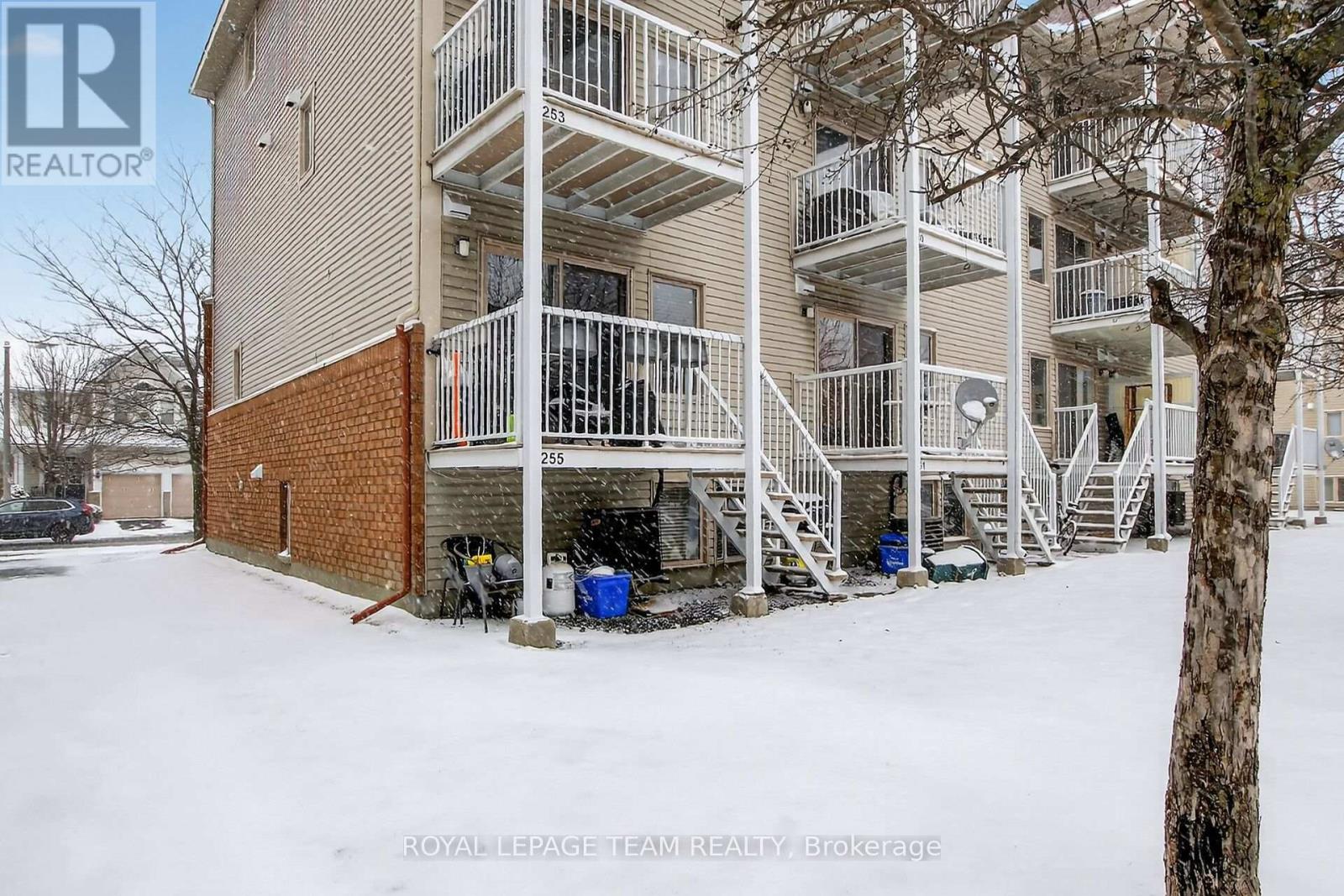 255 Deercroft Avenue