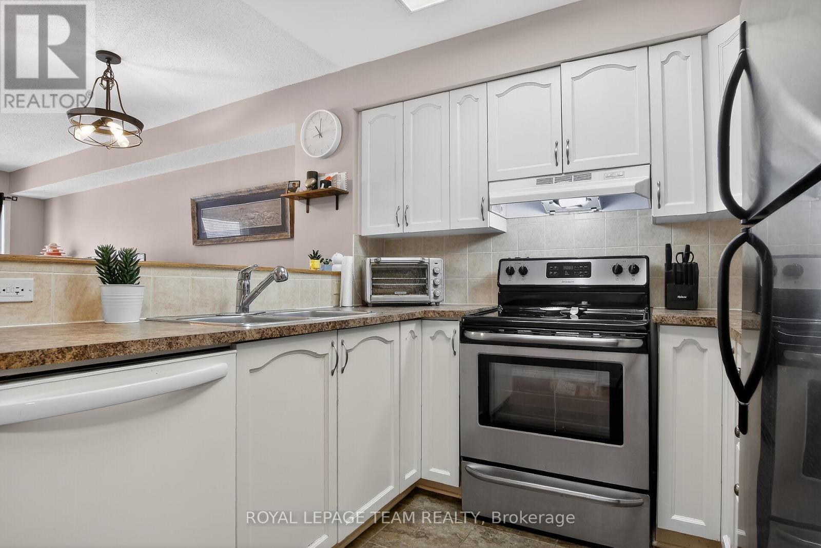 255 Deercroft Avenue