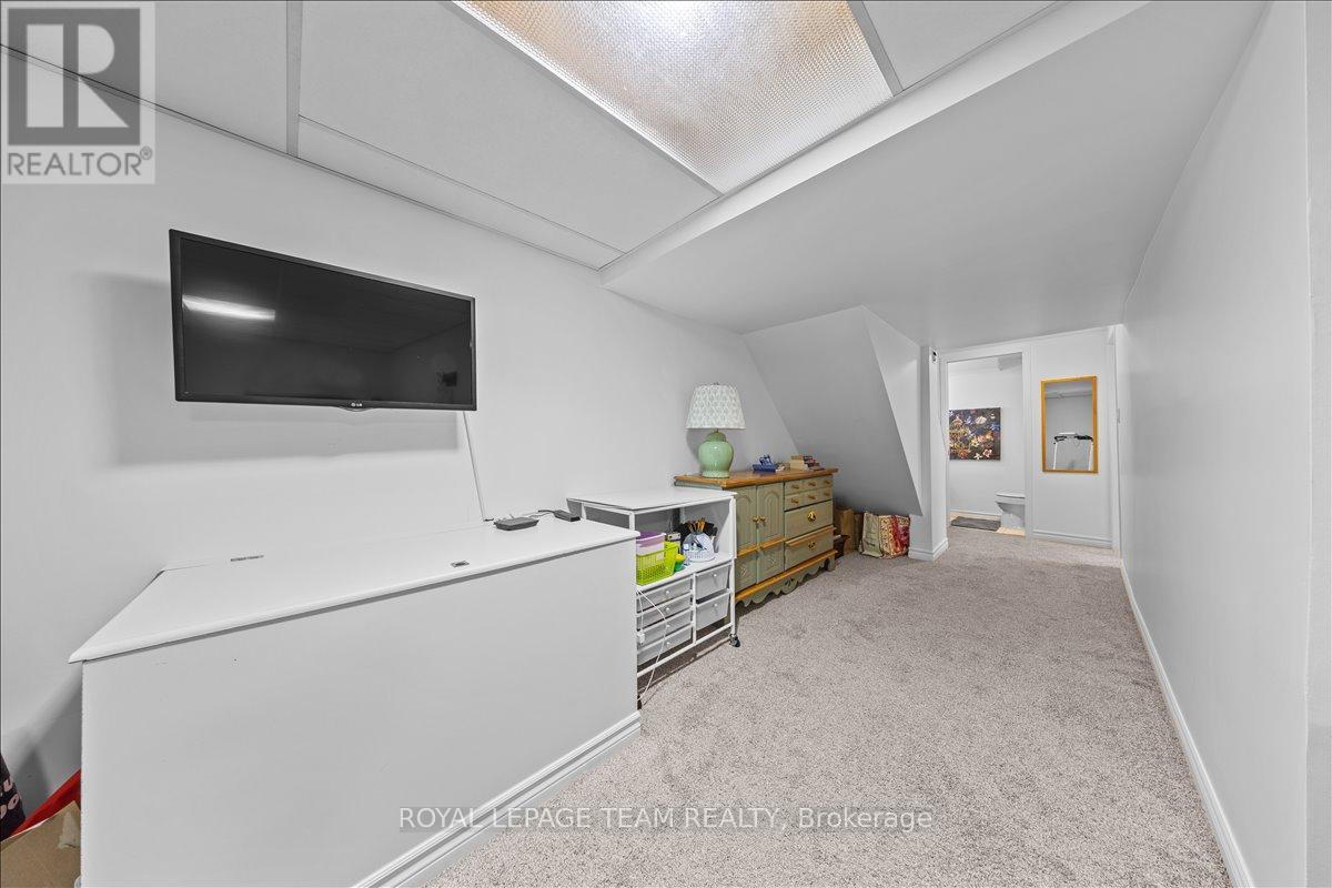 221 - 3310 Southgate Road