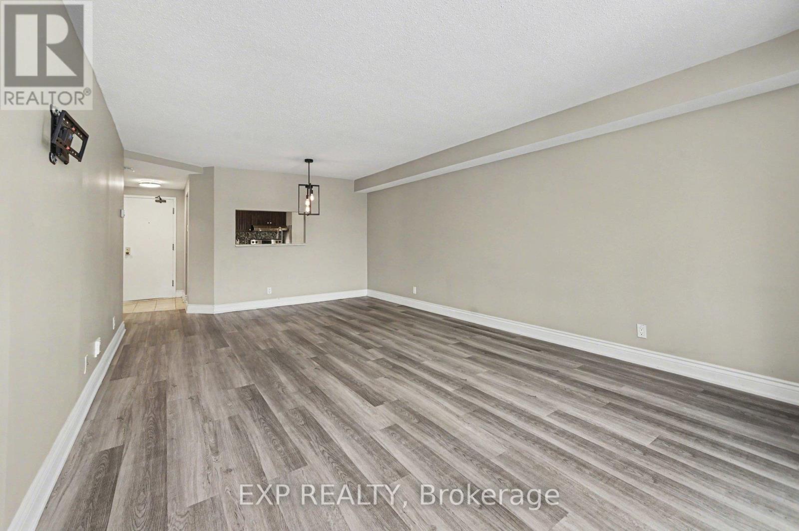 404 - 80 Sandcastle Drive