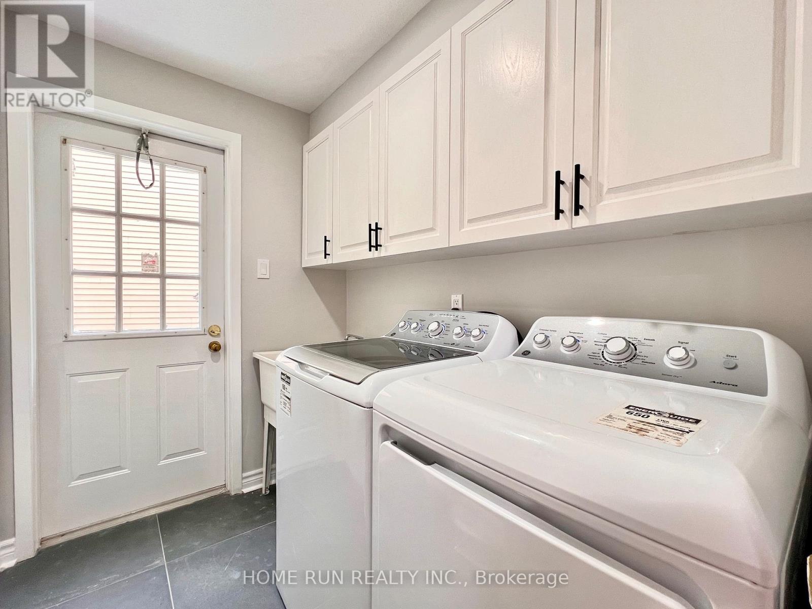 184 Pinetrail Crescent