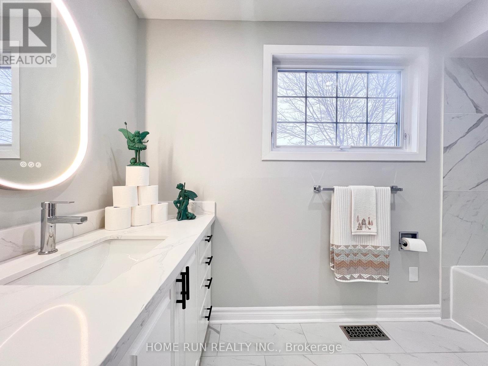 184 Pinetrail Crescent