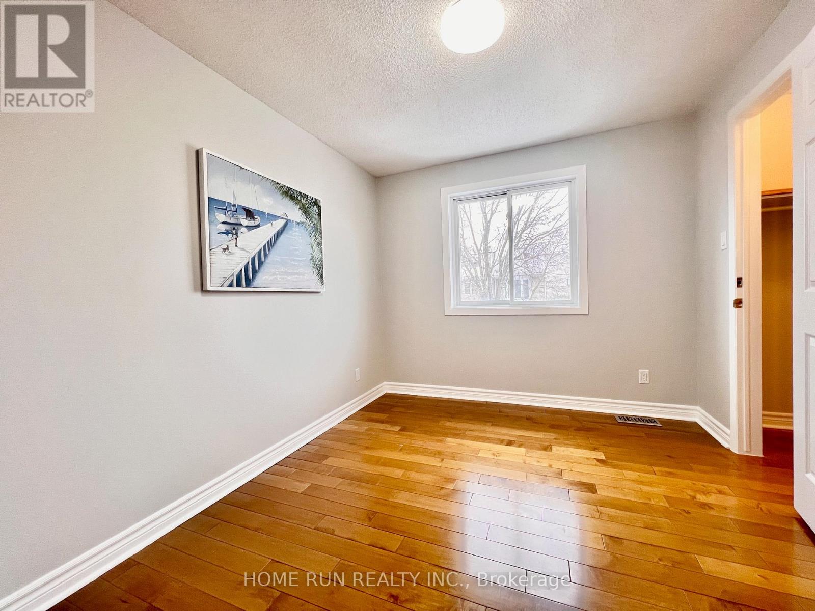 184 Pinetrail Crescent